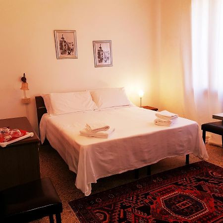 Residenza Ponte Degli Scalziヴェネツィア エクステリア 写真